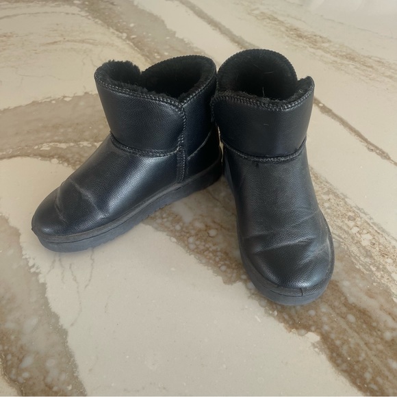 Black Short Leather Warm Booties Size 5 - Picture 2 of 5